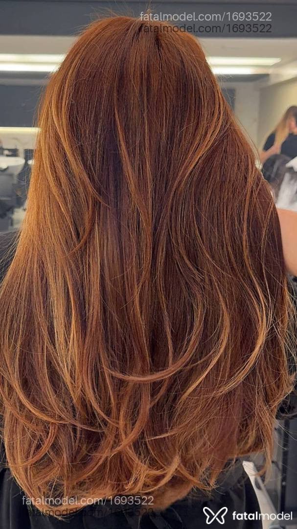 Acompanhante mulher ruiva (o) de olhos castanhos - Clara