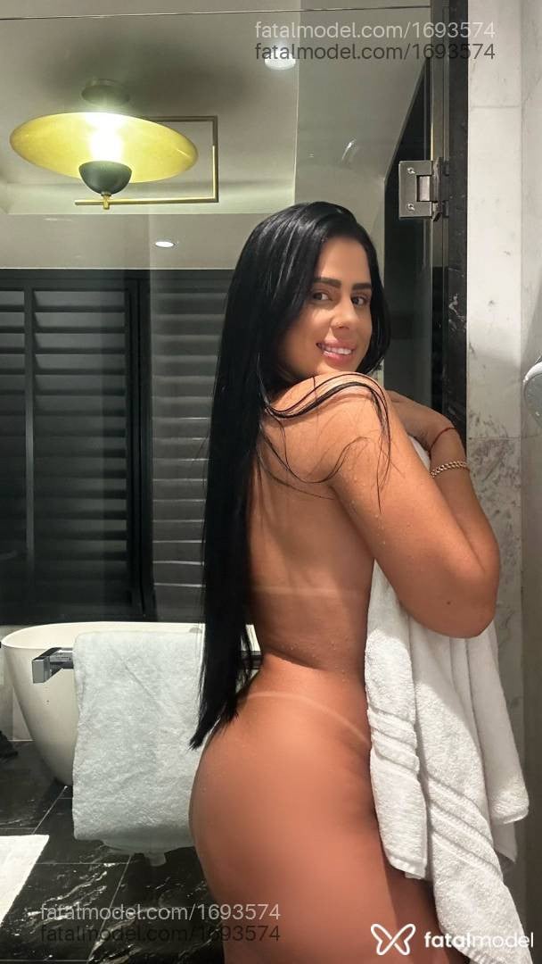 Acompanhante mulher morena (o) de olhos pretos - Manu