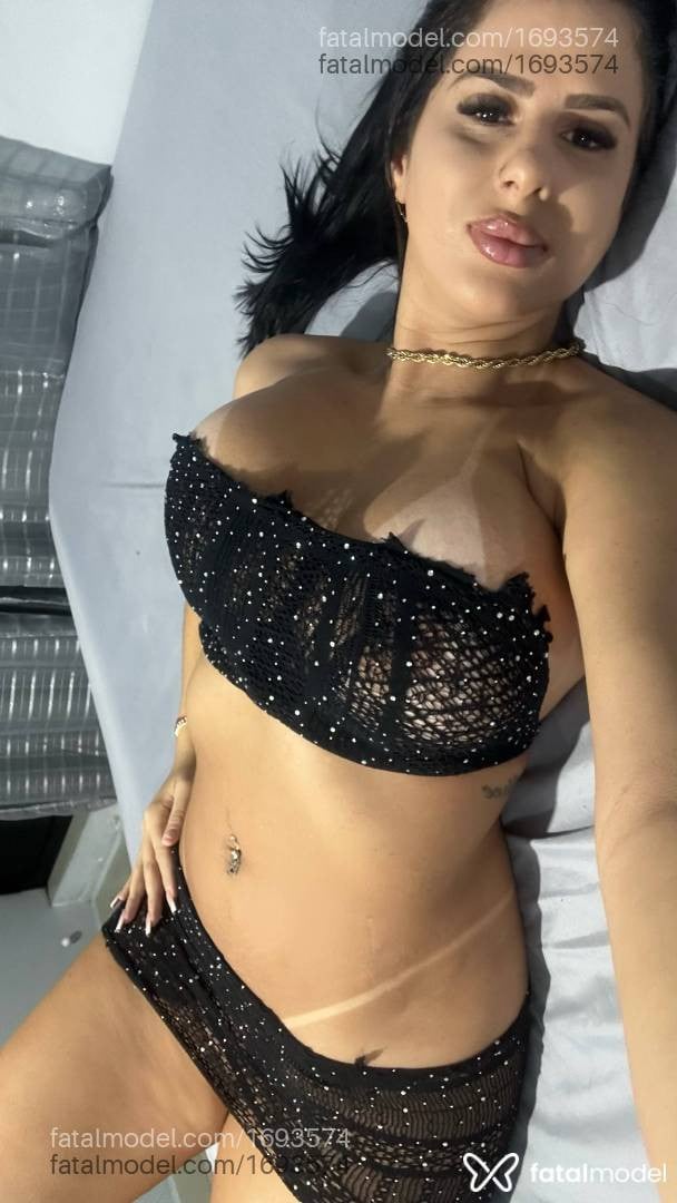 Acompanhante mulher morena (o) de olhos pretos - Manu