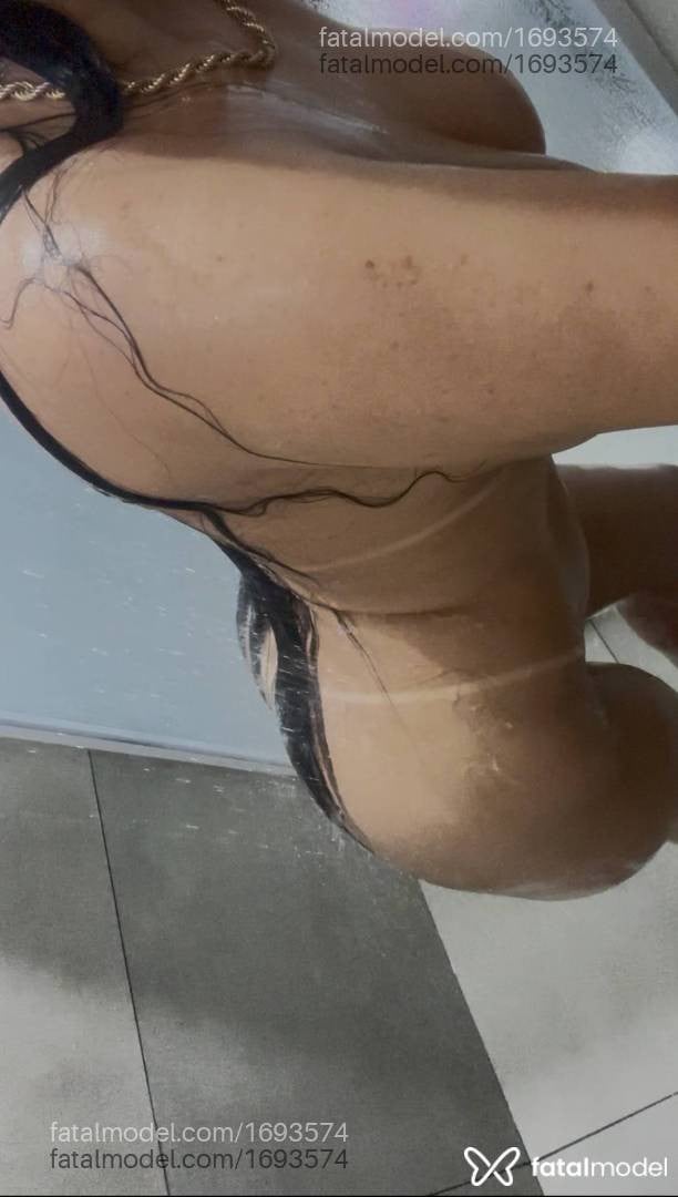 Acompanhante mulher morena (o) de olhos pretos - Manu