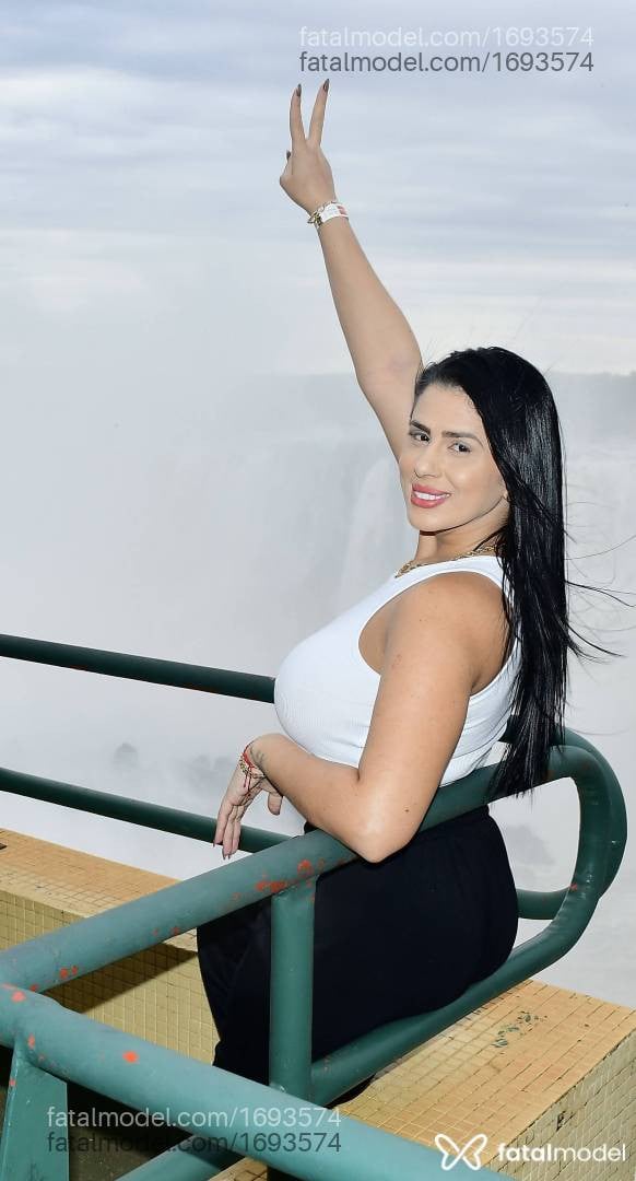 Acompanhante mulher morena (o) de olhos pretos - Jéssica