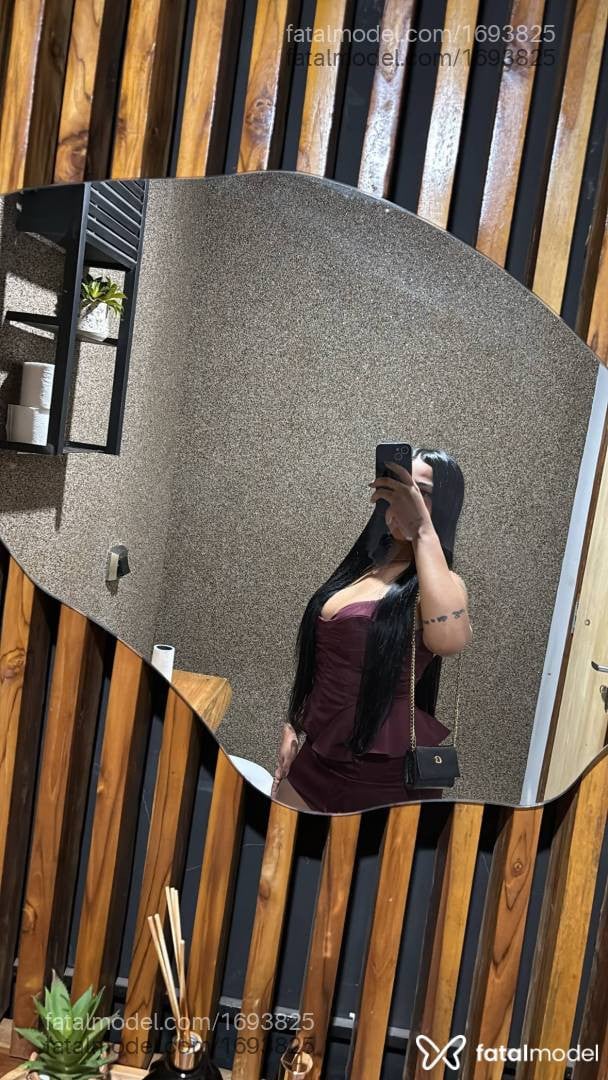 Acompanhante mulher morena (o) de olhos castanhos - ágata