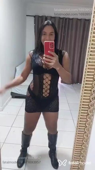 Acompanhante mulher trans com cabelo castanho de olhos castanhos em Ribeirão Preto - Valéria