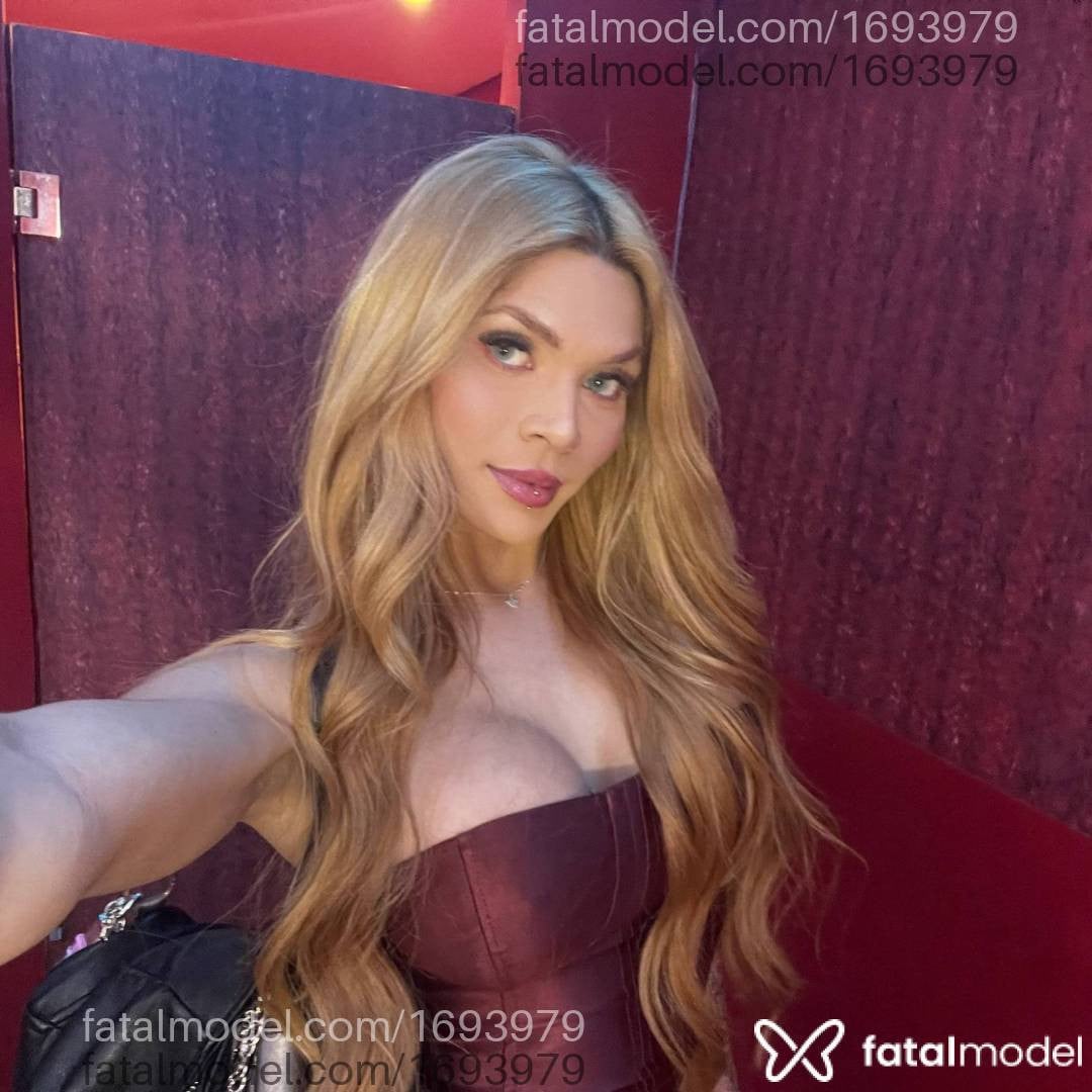 Acompanhante mulher trans loira (o) de olhos verdes em Foz do Iguaçu Acompanhante mulher trans loira (o) de olhos verdes em Foz do Iguaçu - Karlinha