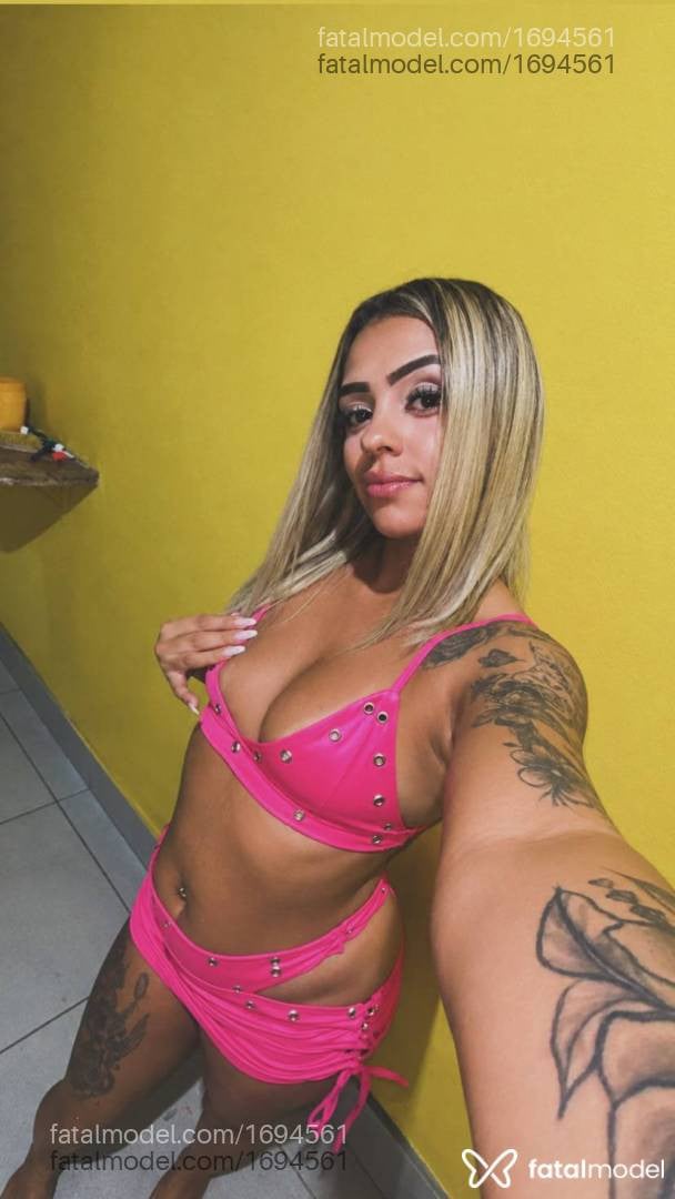 Acompanhante mulher loira (o) de olhos castanhos - Rafaela
