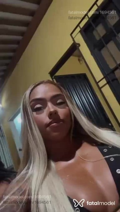 Acompanhante mulher loira (o) de olhos castanhos - Rafaela Acompanhante mulher loira (o) de olhos castanhos - Rafaela