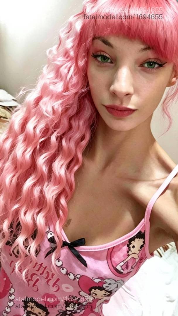 Acompanhante mulher com cabelo castanho de olhos verdes - Clari Acompanhante mulher com cabelo castanho de olhos verdes - Clari