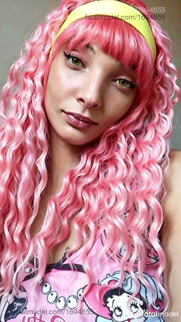 Acompanhante mulher com cabelo castanho de olhos verdes - Clari Acompanhante mulher com cabelo castanho de olhos verdes - Clari
