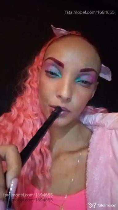 Acompanhante mulher com cabelo castanho de olhos verdes em Sarandi - Clari