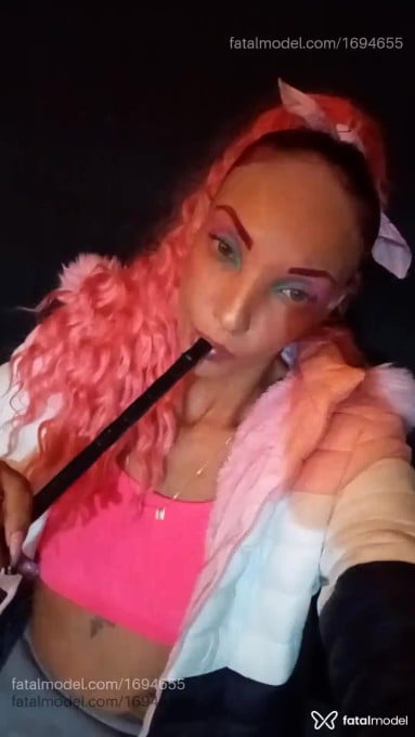 Acompanhante mulher com cabelo castanho de olhos verdes em Sarandi - Clari