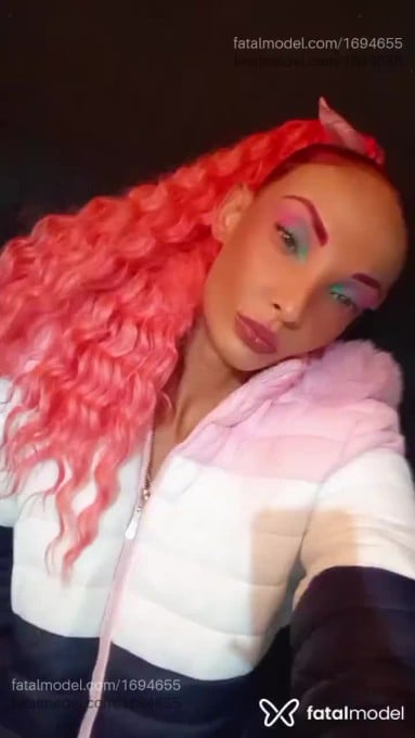 Acompanhante mulher com cabelo castanho de olhos verdes em Sarandi - Clari