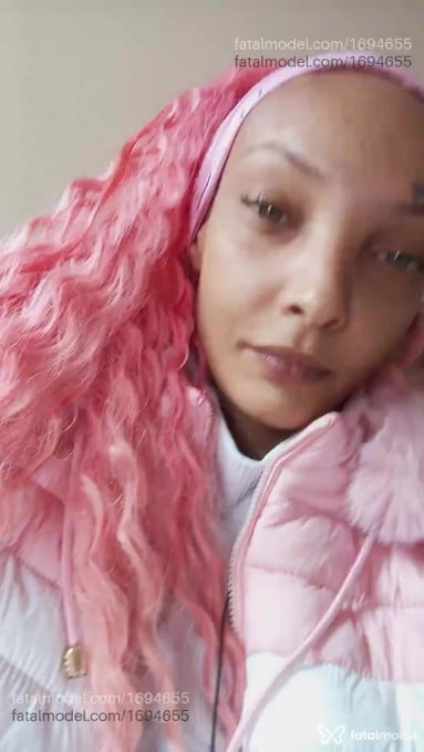 Acompanhante mulher com cabelo castanho de olhos verdes - Clari Acompanhante mulher com cabelo castanho de olhos verdes - Clari