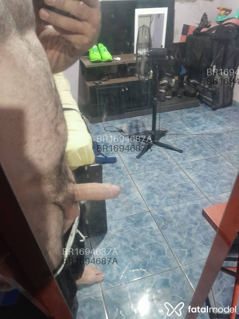 Acompanhante homem com cabelo castanho de olhos castanhos - Felipão Acompanhante homem com cabelo castanho de olhos castanhos - Felipão