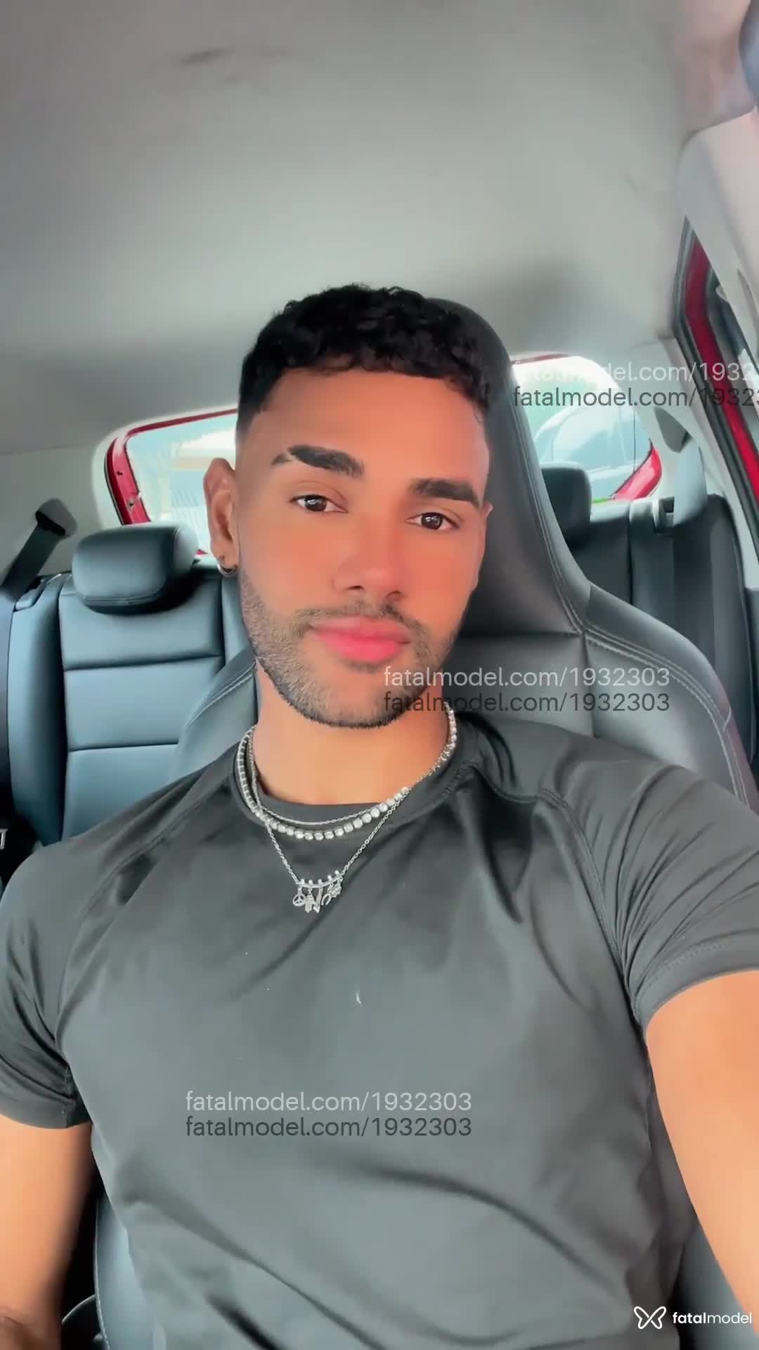 Acompanhante homem morena (o) de olhos pretos em São Paulo Acompanhante homem morena (o) de olhos pretos em São Paulo - Luiz Gomez