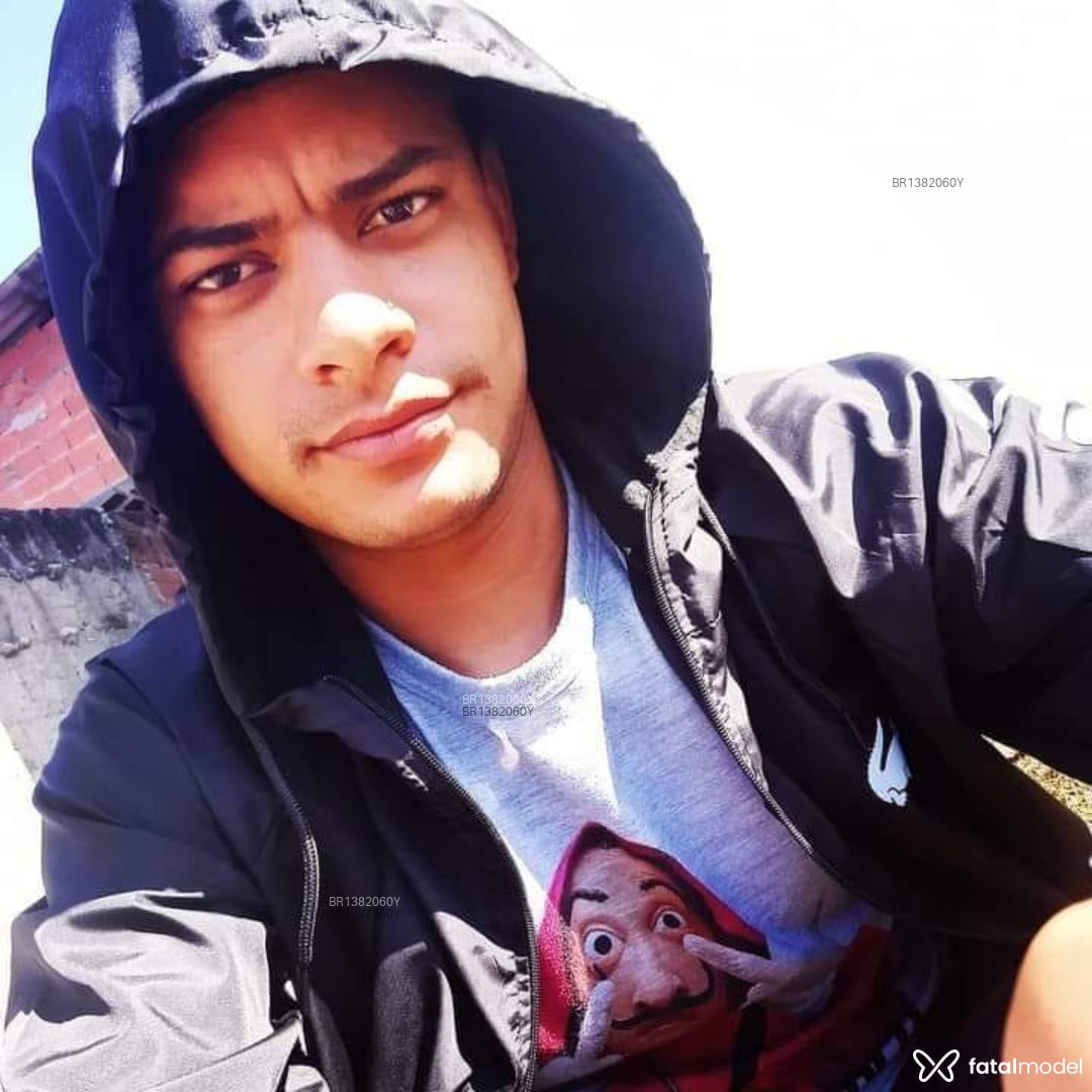 Acompanhante homem morena (o) de olhos castanhos em Três Barras Acompanhante homem morena (o) de olhos castanhos em Três Barras - Dionei