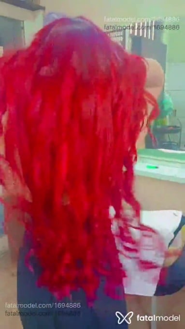Acompanhante mulher ruiva (o) de olhos castanhos - Ariel Estanislau