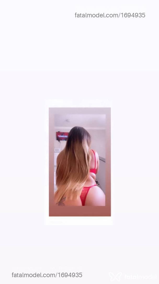 Acompanhante mulher loira (o) de olhos pretos - Ana Clara