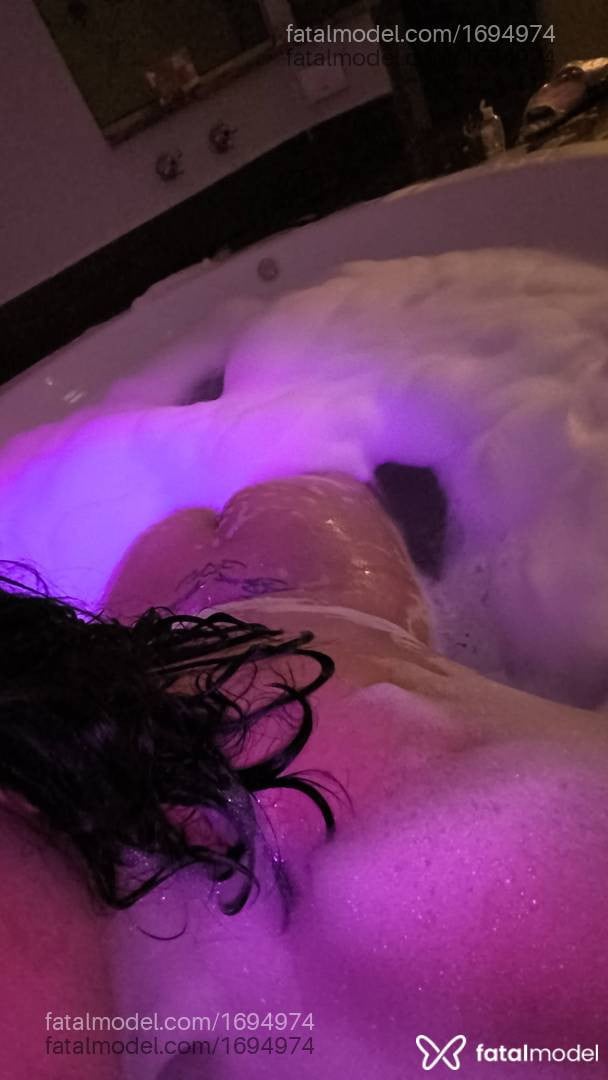 Acompanhante travesti morena (o) de olhos pretos - Isabela Lancaster