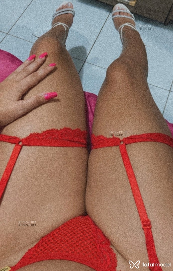 Acompanhante mulher morena (o) de olhos castanhos em Virtual Acompanhante mulher morena (o) de olhos castanhos em Virtual - Morena
