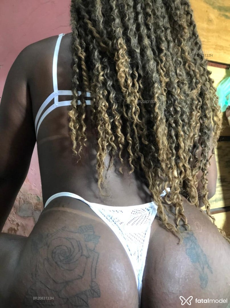 Acompanhante mulher morena (o) de olhos pretos - Thiffany Mello