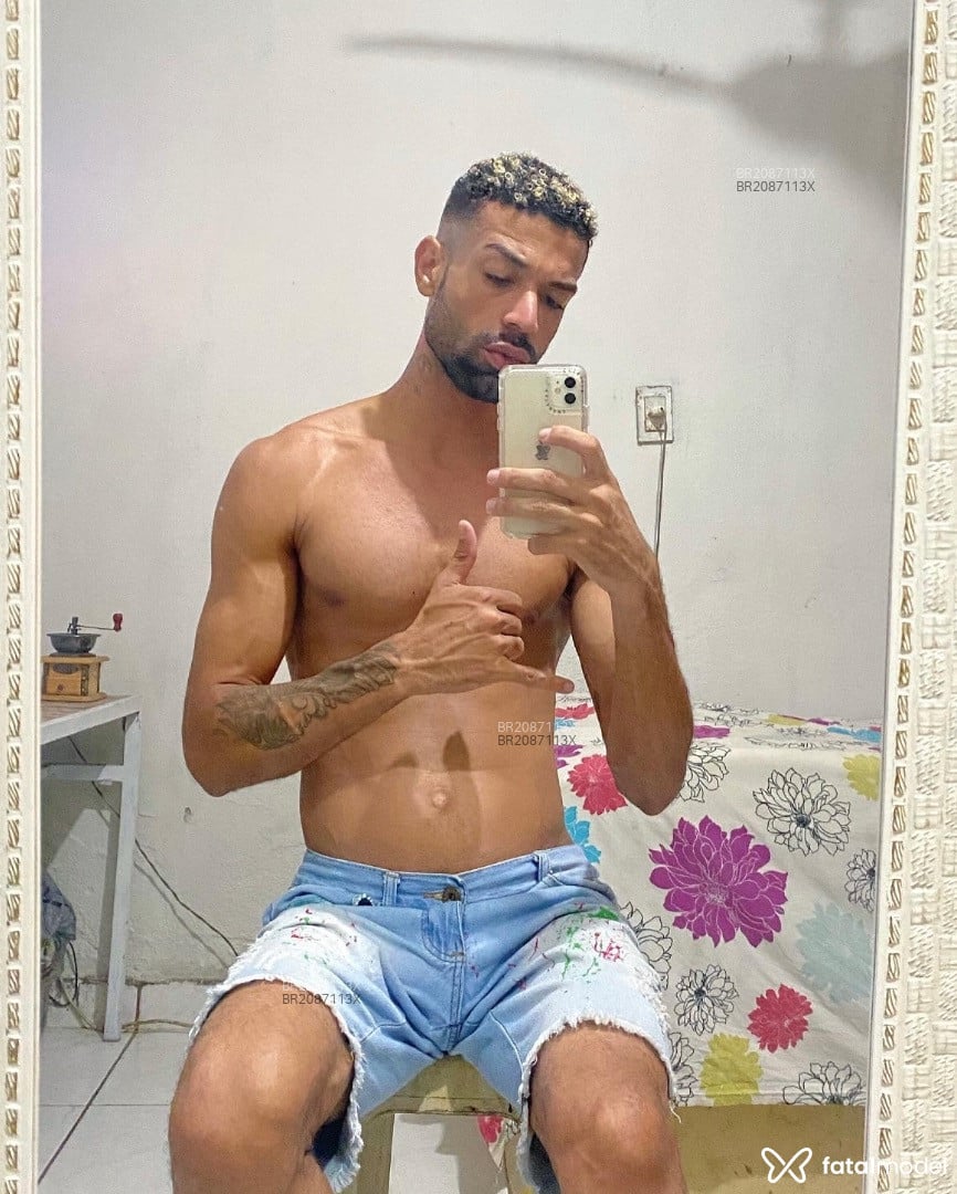 Acompanhante homem com cabelo castanho de olhos castanhos em Rio de Janeiro - William