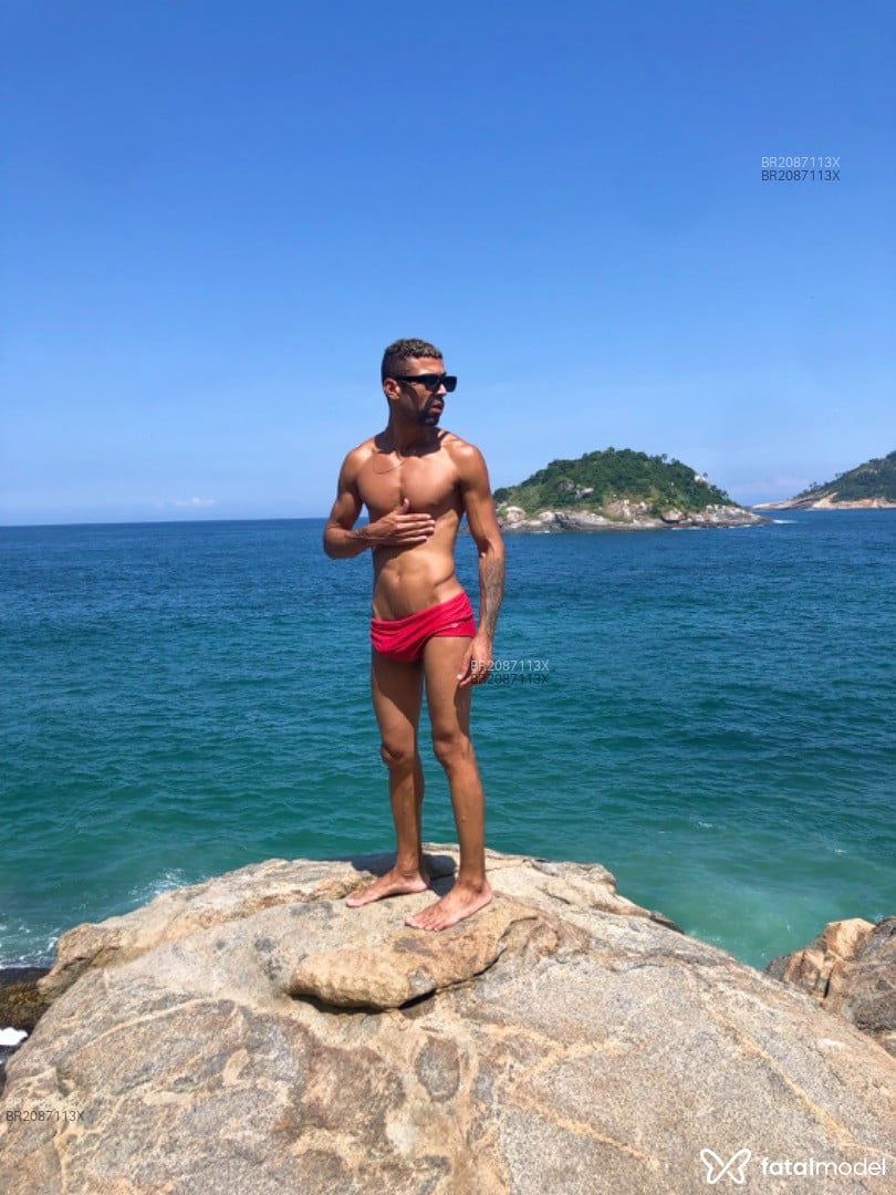 Acompanhante homem com cabelo castanho de olhos castanhos em Rio de Janeiro - William