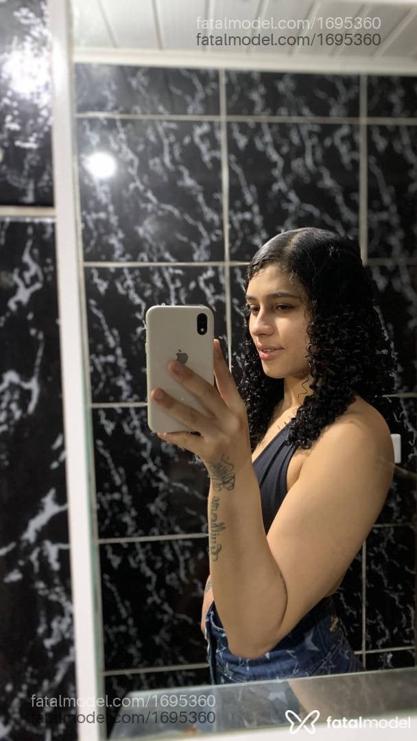 Acompanhante mulher morena (o) de olhos castanhos em Pouso Alegre - Isis Alencar