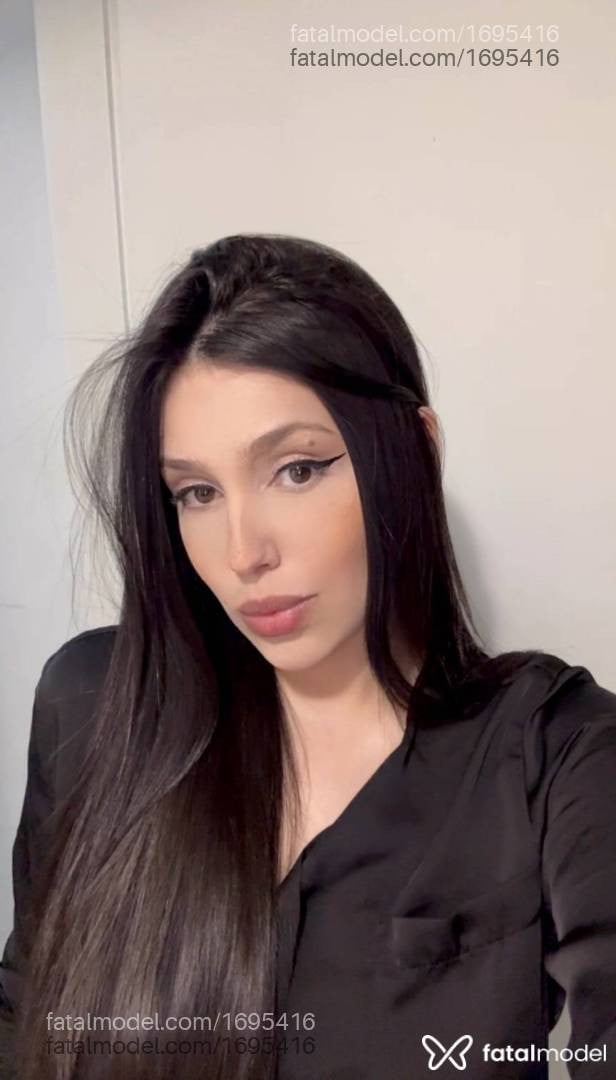 Acompanhante mulher com cabelo castanho de olhos castanhos - Luana Oliveira