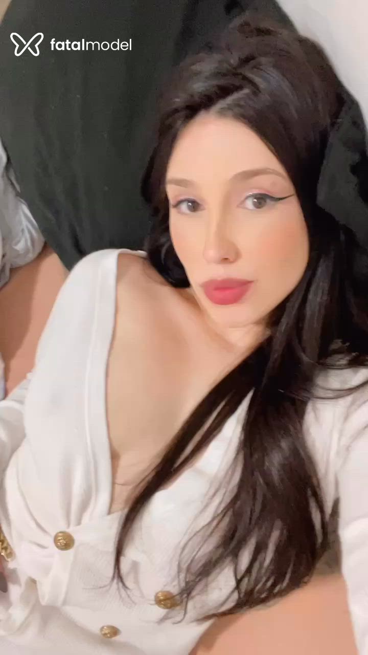 Acompanhante mulher com cabelo castanho de olhos castanhos - Luana Oliveira