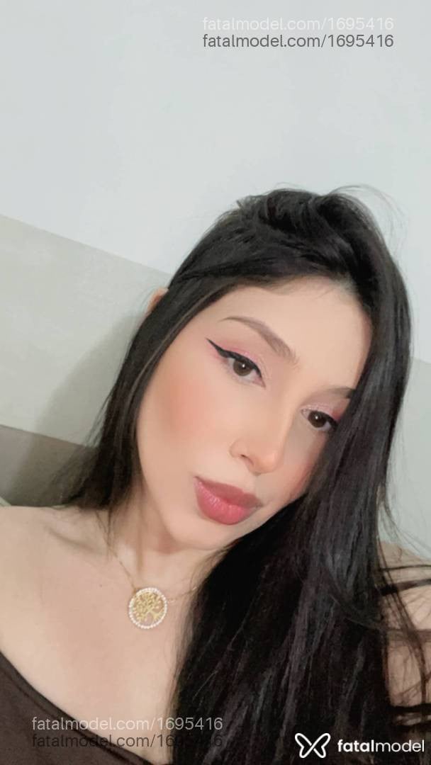 Acompanhante mulher com cabelo castanho de olhos castanhos - Luana Oliveira