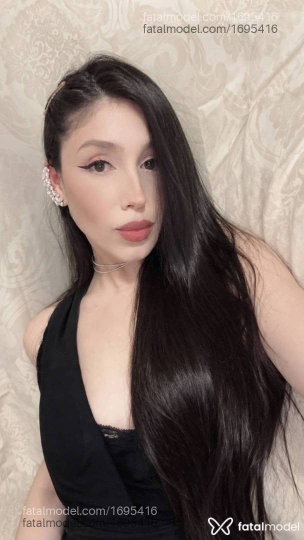 Acompanhante mulher com cabelo castanho de olhos castanhos - Luana Oliveira