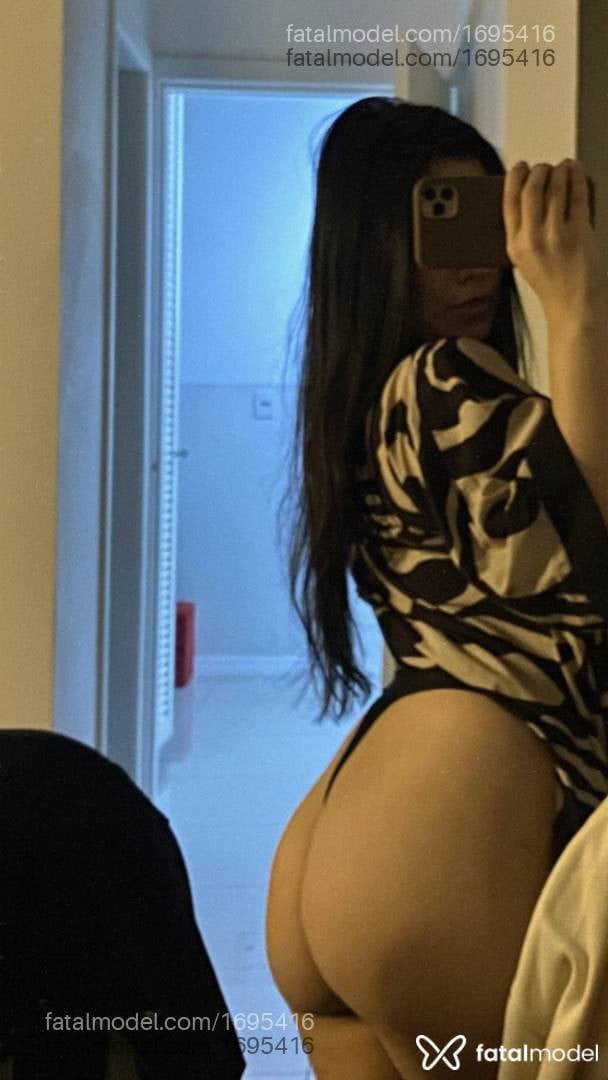 Acompanhante mulher com cabelo castanho de olhos castanhos - Luana Oliveira