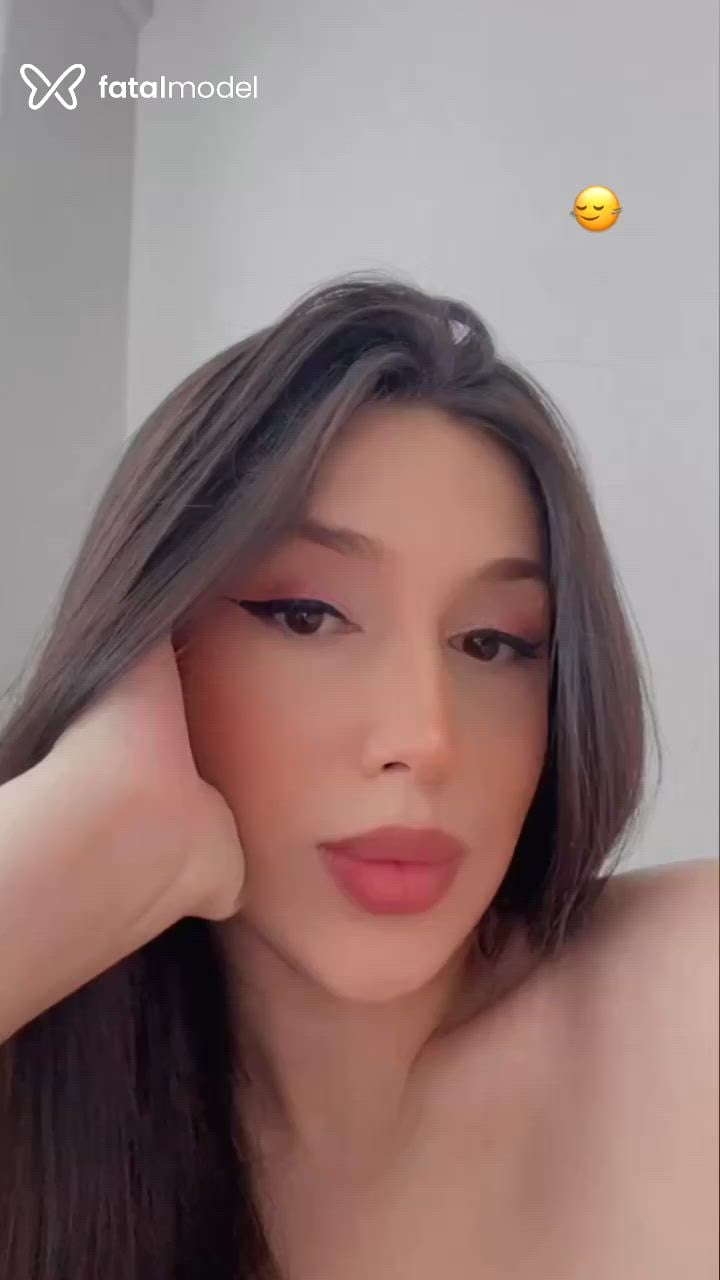Acompanhante mulher com cabelo castanho de olhos castanhos - Luana Oliveira