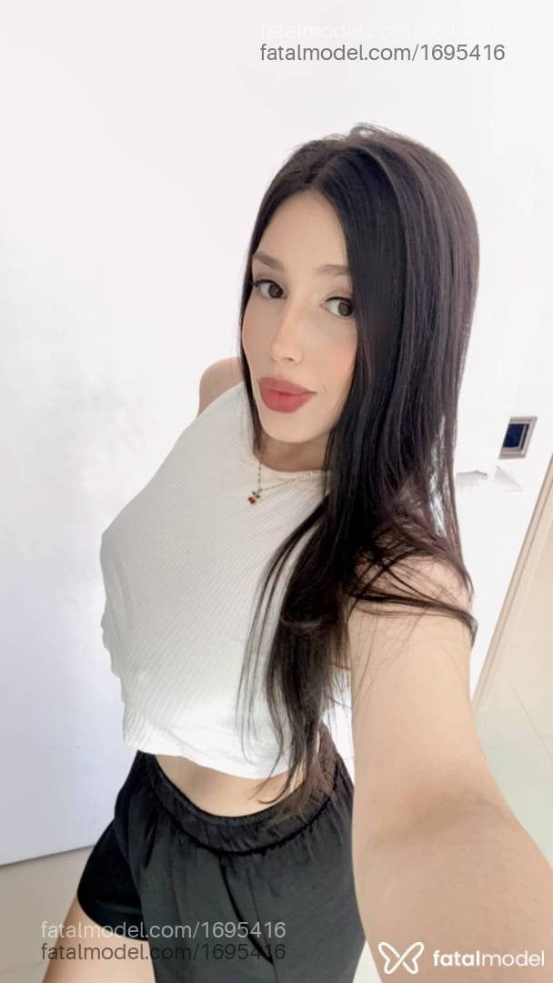 Acompanhante mulher com cabelo castanho de olhos castanhos - Luana Oliveira