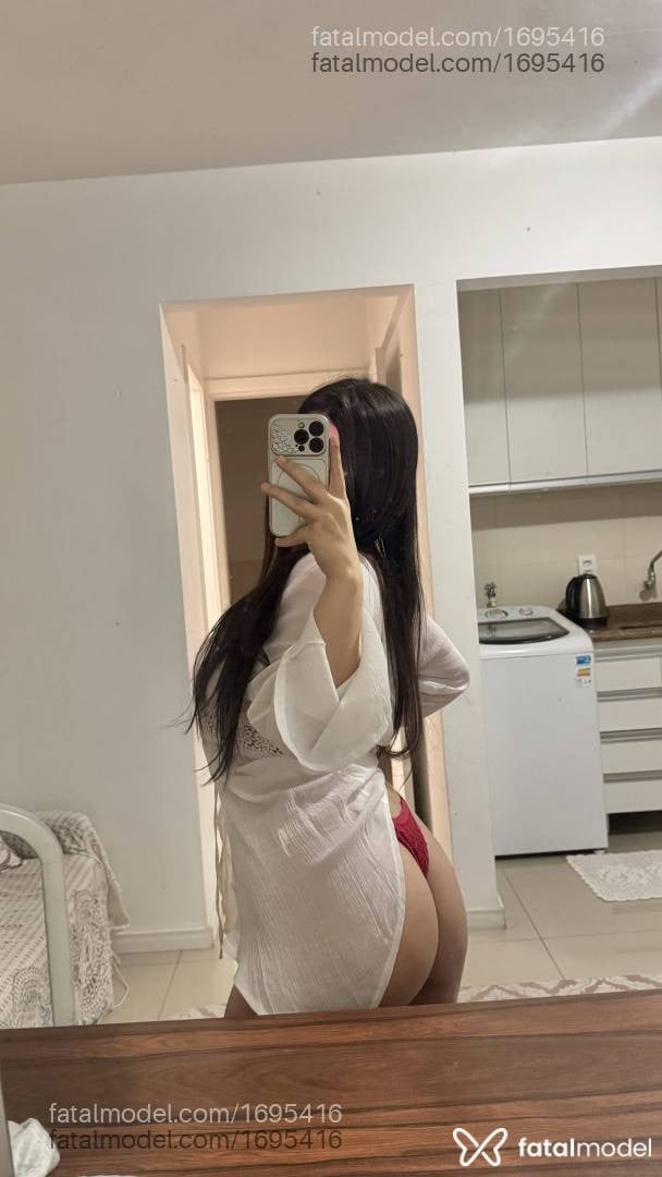 Acompanhante mulher com cabelo castanho de olhos castanhos - Luana Oliveira