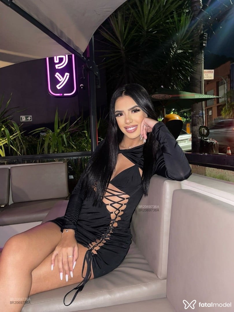Acompanhante mulher morena (o) de olhos castanhos em Uberlândia - Bruna Colins