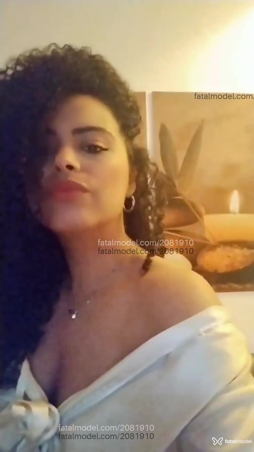 Acompanhante mulher morena (o) de olhos pretos - Isabella Salles Acompanhante mulher morena (o) de olhos pretos - Isabella Salles