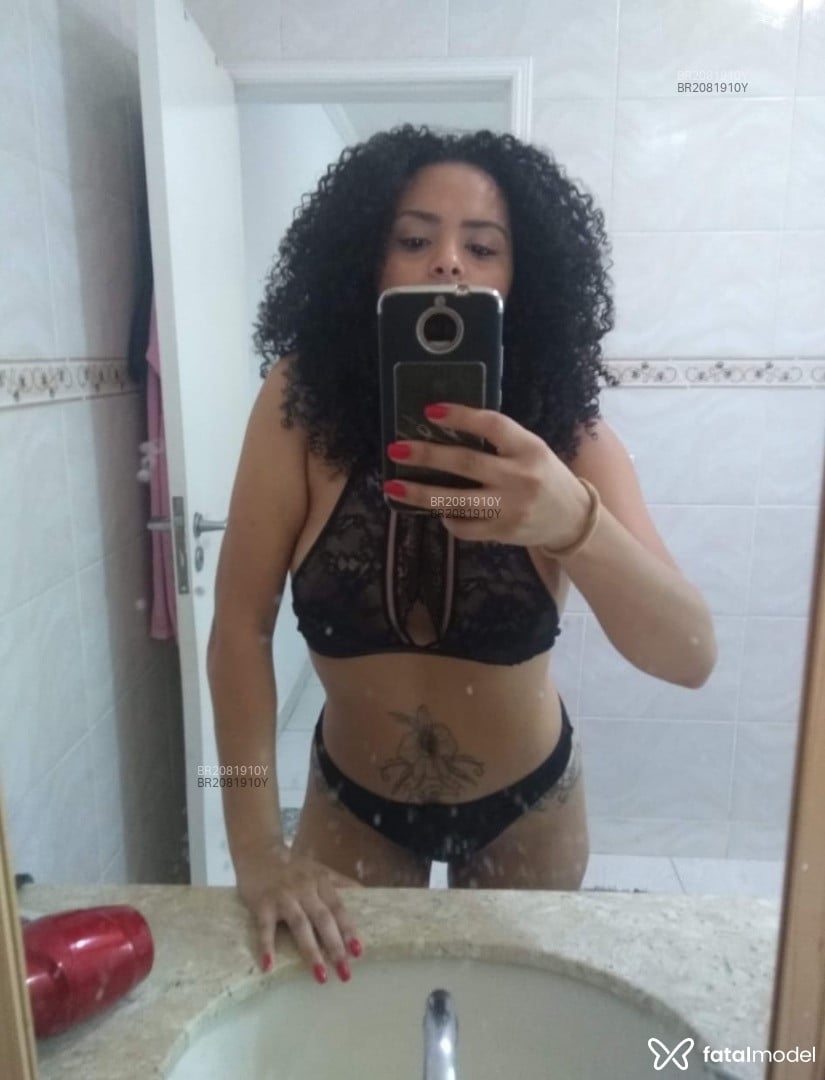 Acompanhante mulher morena (o) de olhos pretos - Isabella Salles Acompanhante mulher morena (o) de olhos pretos - Isabella Salles