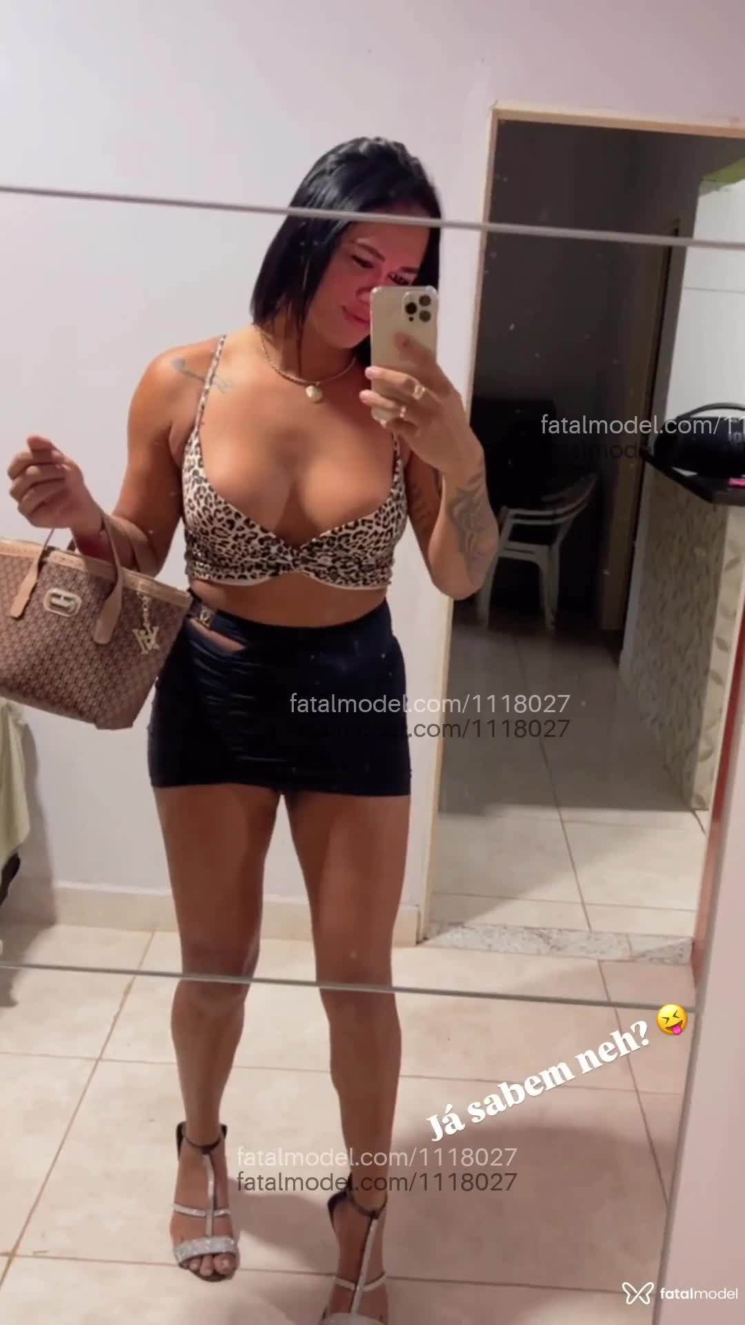 Acompanhante mulher trans com cabelo castanho de olhos castanhos em Goiânia - Agatha nandes