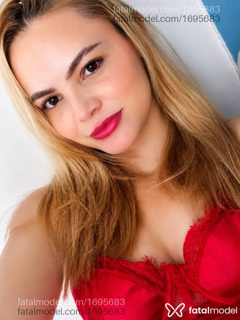 Acompanhante mulher loira (o) de olhos castanhos - Bianca
