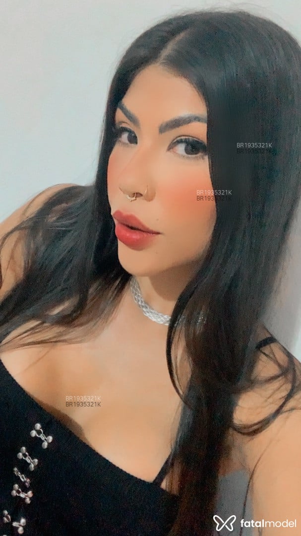 Acompanhante mulher com cabelo castanho de olhos mel - Melissa Acompanhante mulher com cabelo castanho de olhos mel - Melissa