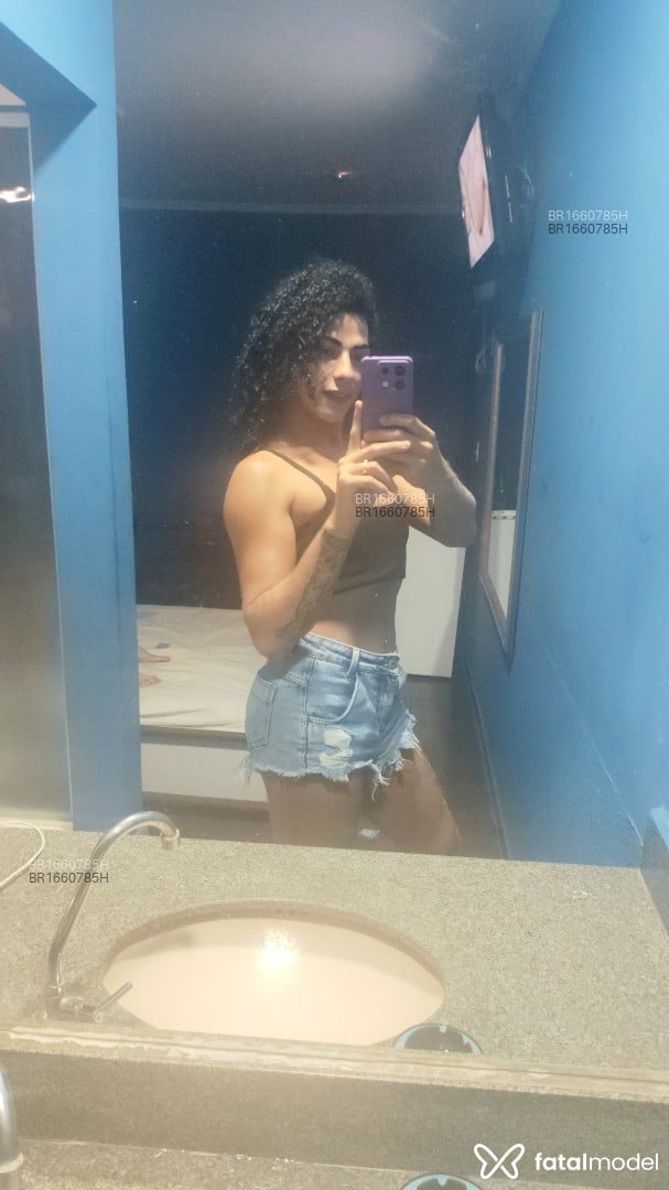 Acompanhante travesti morena (o) de olhos pretos em Santa Fé do Sul - Alana