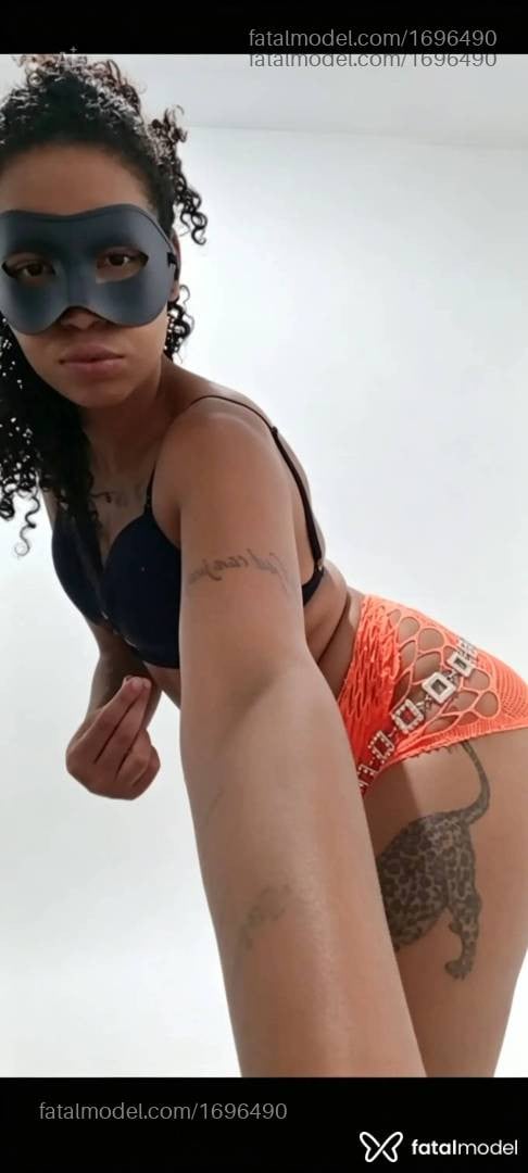 Acompanhante mulher morena (o) de olhos castanhos - Eloiza Eloy