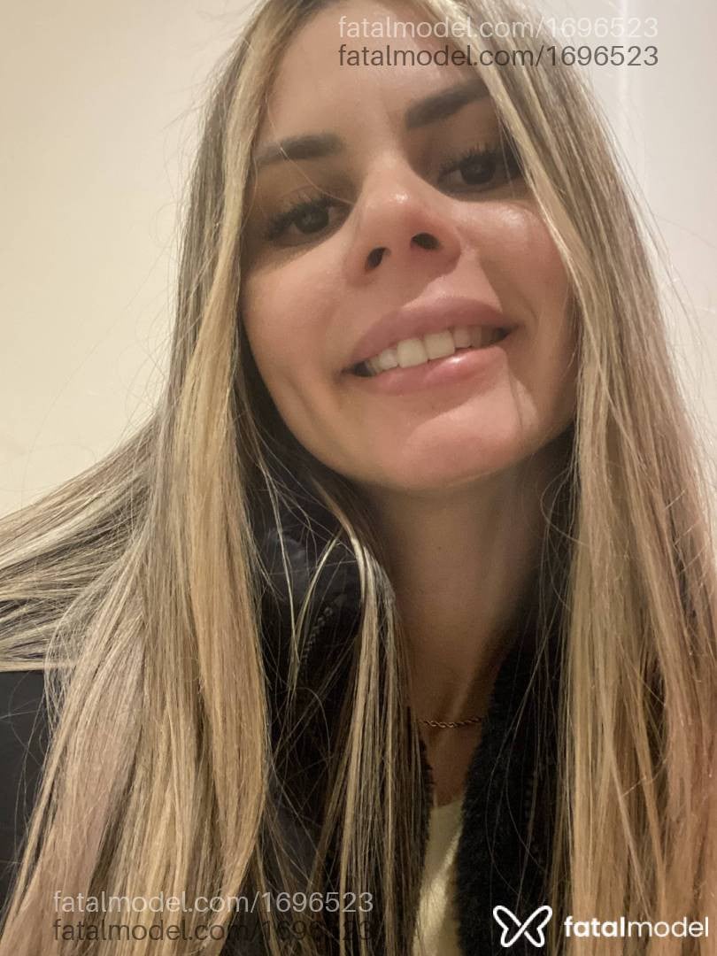 Acompanhante mulher loira (o) de olhos castanhos - Pietra