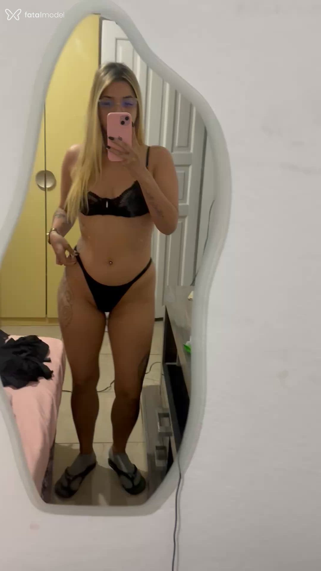 Acompanhante mulher loira (o) de olhos castanhos - Laura Lins Acompanhante mulher loira (o) de olhos castanhos - Laura Lins