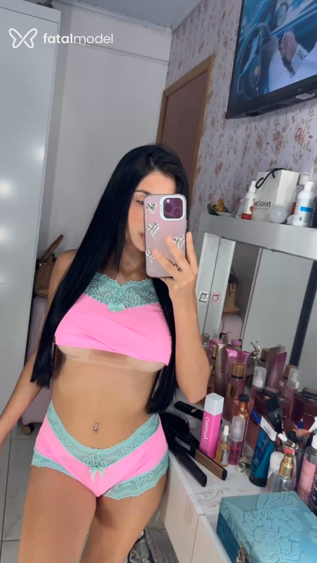 Acompanhante mulher morena (o) de olhos castanhos - Majú