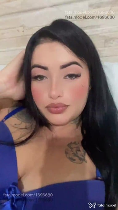 Acompanhante mulher morena (o) de olhos verdes - Larissa Acompanhante mulher morena (o) de olhos verdes - Larissa