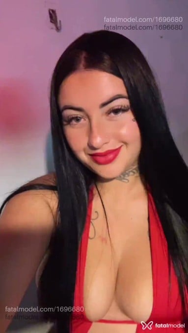 Acompanhante mulher morena (o) de olhos verdes - Larissa Acompanhante mulher morena (o) de olhos verdes - Larissa