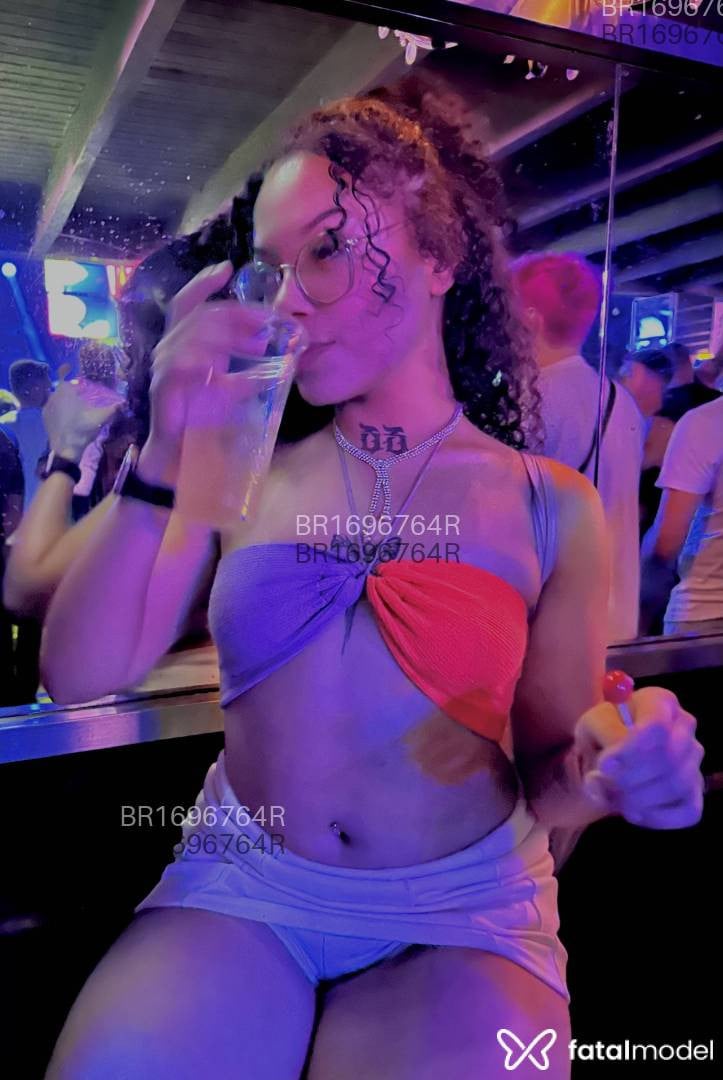 Acompanhante mulher com cabelo castanho de olhos castanhos em Santos - Julia ferrozzo