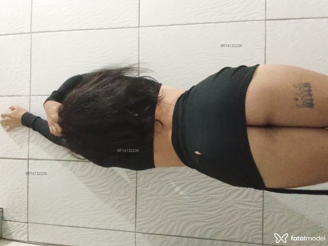 Acompanhante travesti com cabelo castanho de olhos castanhos em Brasília Acompanhante travesti com cabelo castanho de olhos castanhos em Brasília - Isiss